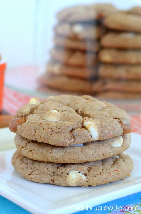 Carrot Cake Cookies - these easy carrot cake cookies are delicious and will not last very long