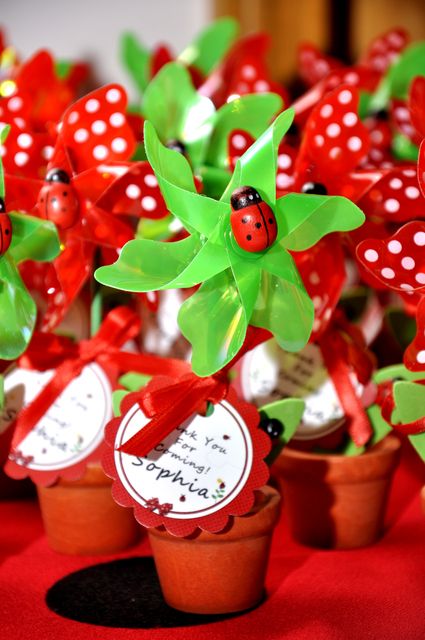 Ladybug party favors, terra cotta flowerpots with tags and ladybugs #ladybugfavors #flowerpots