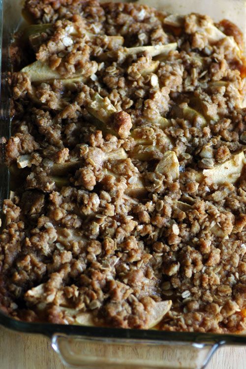 Easy Oatmeal Apple Crisp Recipe: An easy and delightful dessert for an autumn wedding shower. Or try it for Thanksgiving! Your guests will love it.