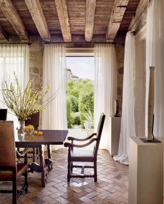 that ceiling and floor gorgeous!!!!