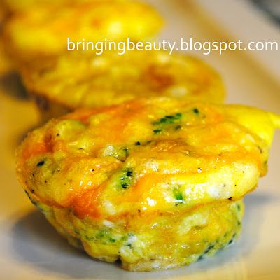 These Mini Muffin Omelets are perfect for a brunch or even a quick healthy snack! They are easy to make, and easy to customize with your favorite ingredients.