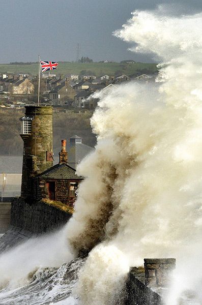 Huge waves engulf Whitehaven harbour in Cumbria on Thursday morning as gale-force winds cause havoc throughout the country - #Liquid