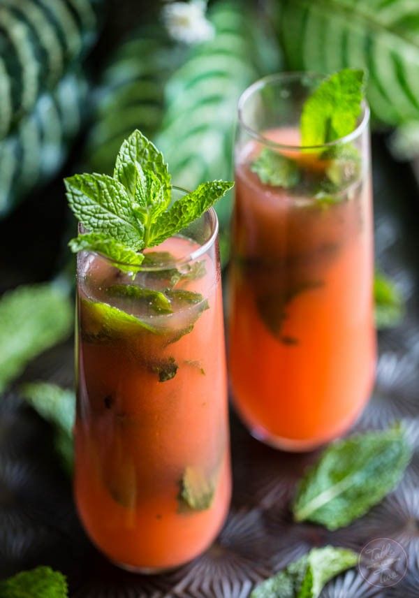 Guava mojitos that will transport you to paradise! An easy cocktail to make for whenever you're lusting for the beach!